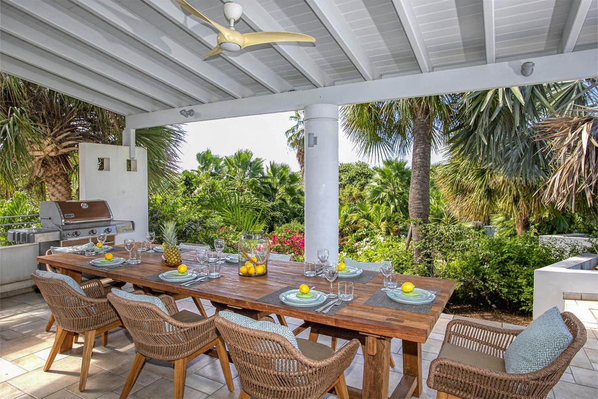 11-LesPalmiersBleus_OutdoorDining_Location villa avec piscine terres basses saint martin